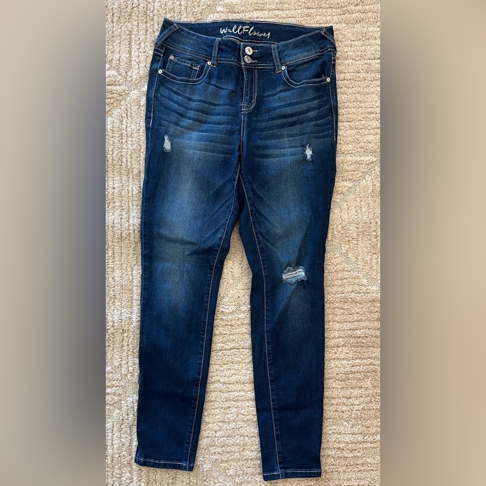 Wallflower Distressed Skinny Jean Size 13